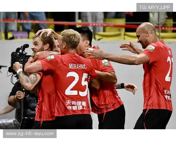 球员在比赛中完成精彩助攻获得现场掌声，球员赞助